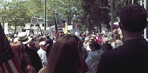 Glendale Tea Party Crowd Photo 04-15-09 No 1