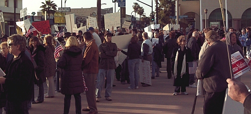 Van Nuys Tea Party Crowd Photo 04-15-09 No 1